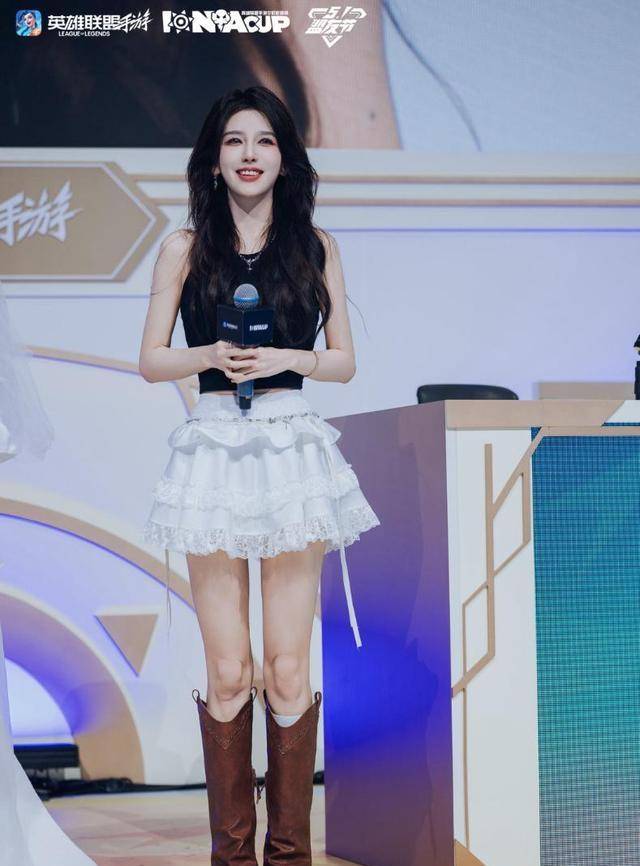 Rita的(de)逆(nì)袭之路(lù)！電(diàn)竞解说到(dào)娱乐圈女神，跨界走得飛(fēi)起(qǐ)！