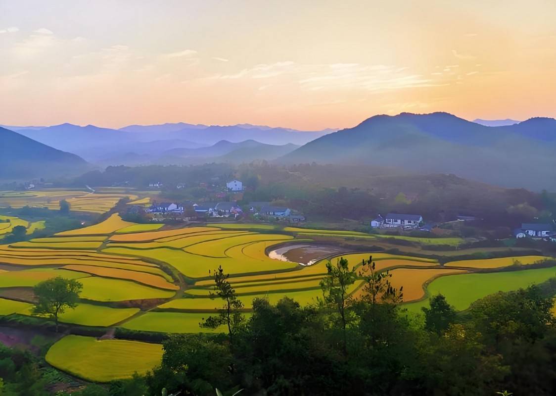 電(diàn)竞比赛奖金丰厚(hòu)，選(xuǎn)手们激烈(liè)角逐