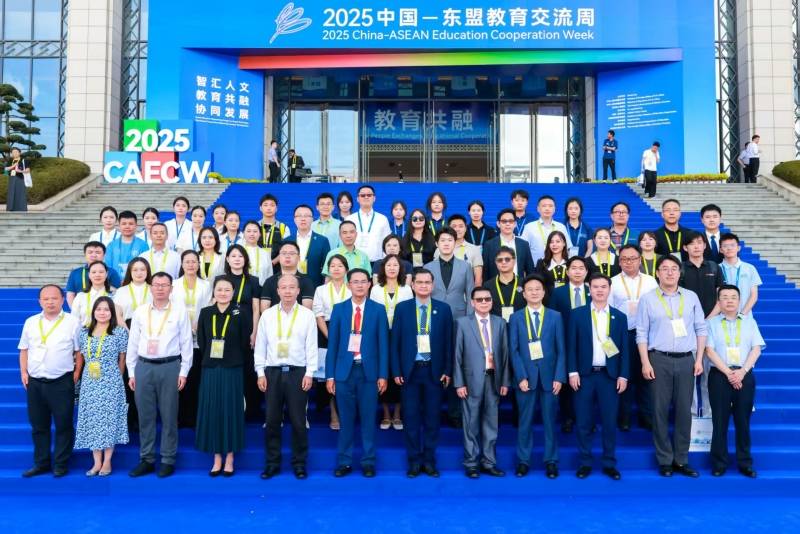 电竞为桥联山海 产教融合育未来——2025中国—东盟教育交流周电竞盛会在贵阳举行