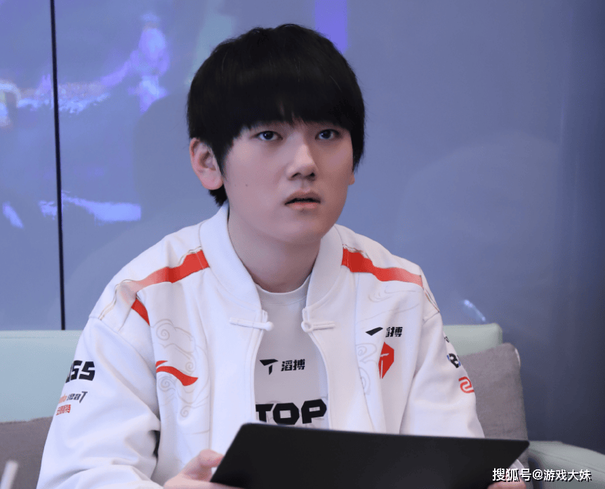 LOL皮膚(fū)投票排行，只有一款冠(guān)軍(jūn)皮膚(fū)进入前100，看到(dào)就能(néng)想到(dào)IG