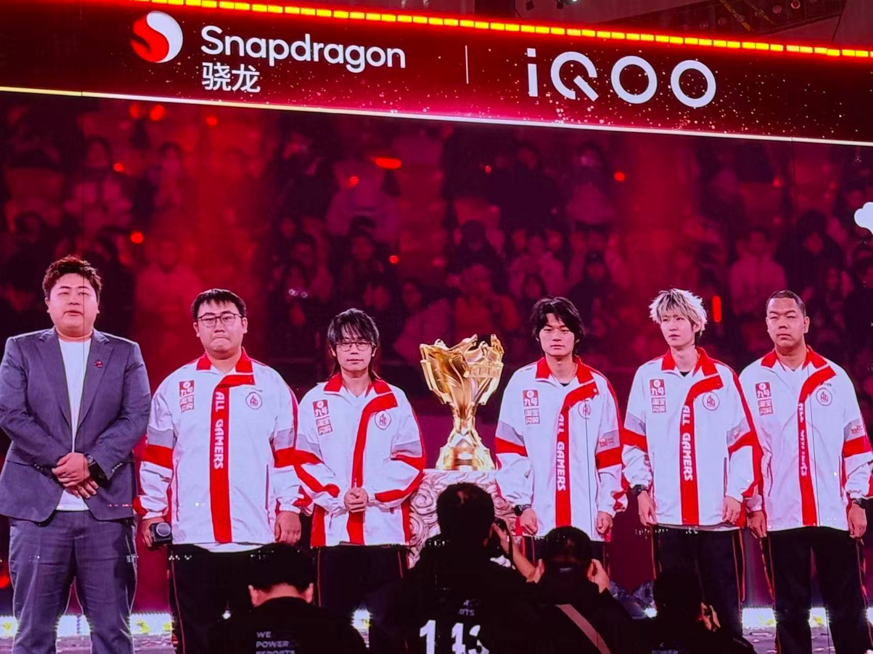 成都AG超(chāo)玩会奪(duó)得(dé)2025KPL年度縂(zǒng)决賽(sài)冠軍(jūn)